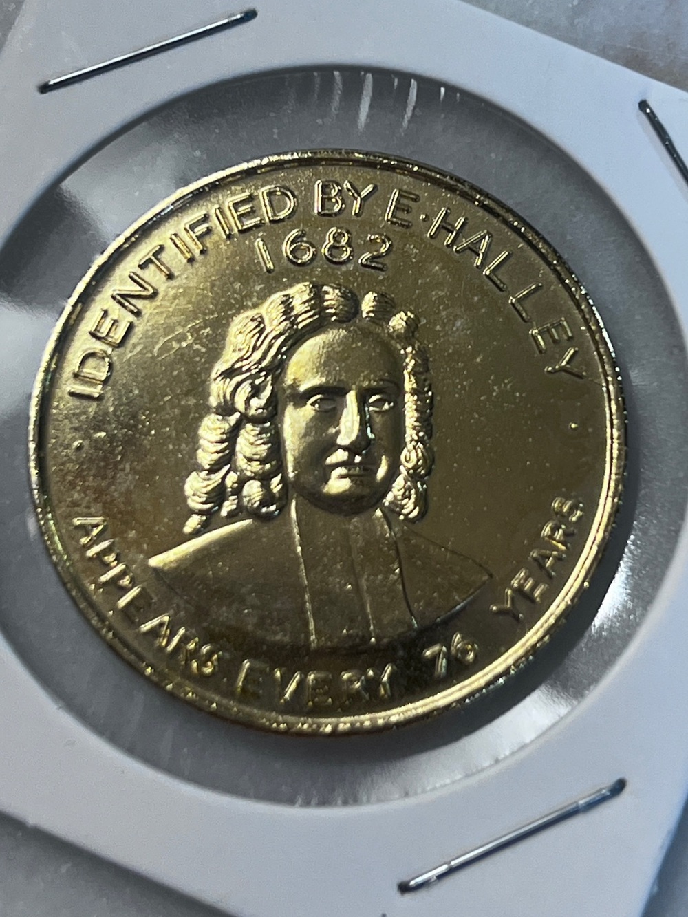 1986 Gold-Colored Decorative Commemorative medallion of Halley’s Comet